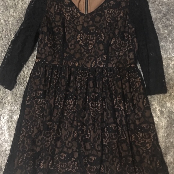 Black lace dress - Picture 2 of 3